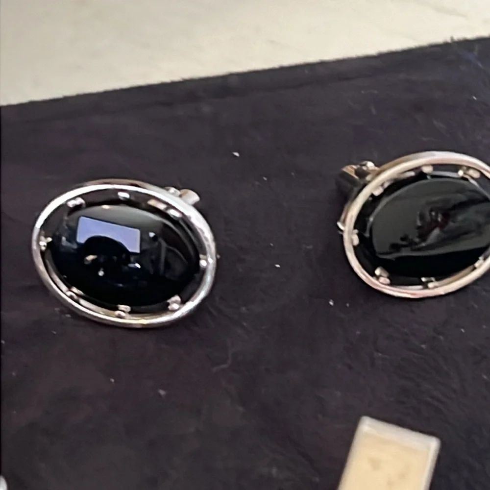 Lot Anson country club unmarked cufflinks & tie clips